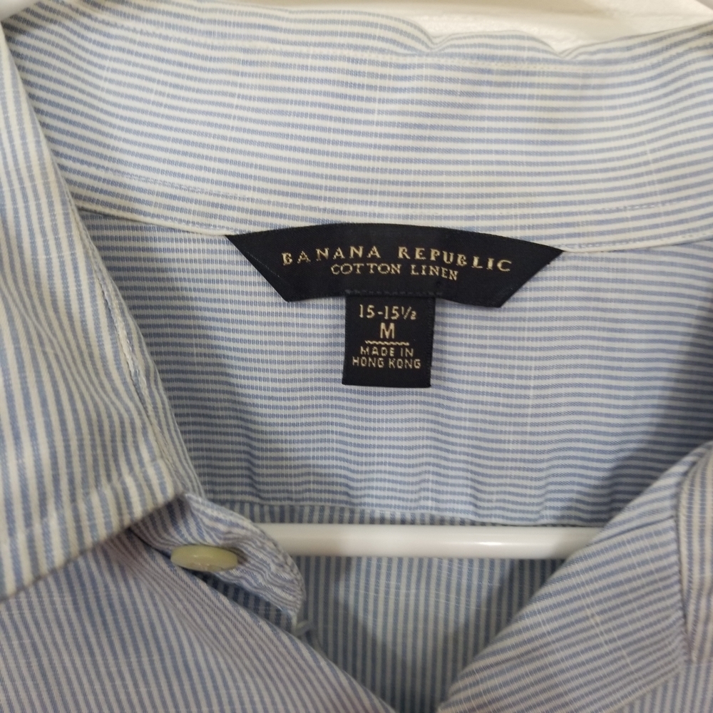 Banana Republic button up needs to be ironed.